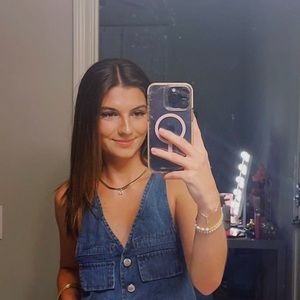 Meet your Posher, Ella